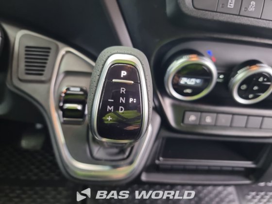 イヴェコ・デイリー 35C18 クローズド・ボックス・バン