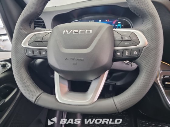 イヴェコ・デイリー 35C18 クローズド・ボックス・バン