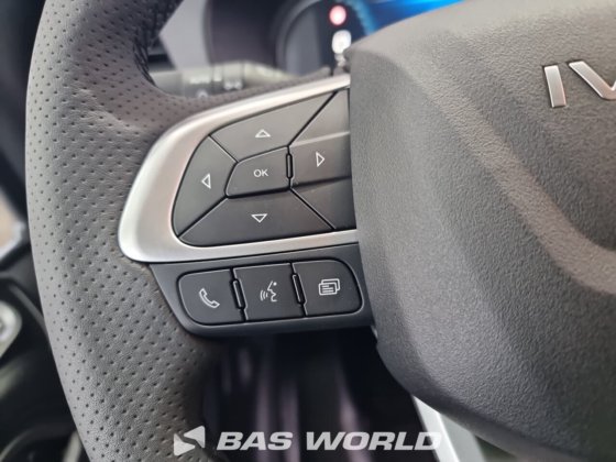 イヴェコ・デイリー 35C18 クローズド・ボックス・バン