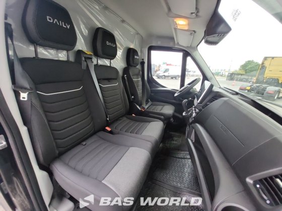 イヴェコ・デイリー 35S21 クローズド・ボックス・バン