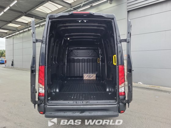 イヴェコ・デイリー 35S21 クローズド・ボックス・バン