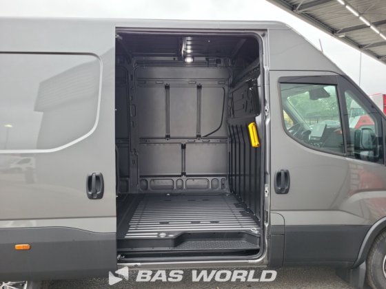 イヴェコ・デイリー 35S21 クローズド・ボックス・バン