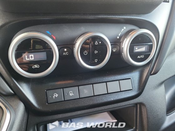 イヴェコ・デイリー 35S21 クローズド・ボックス・バン