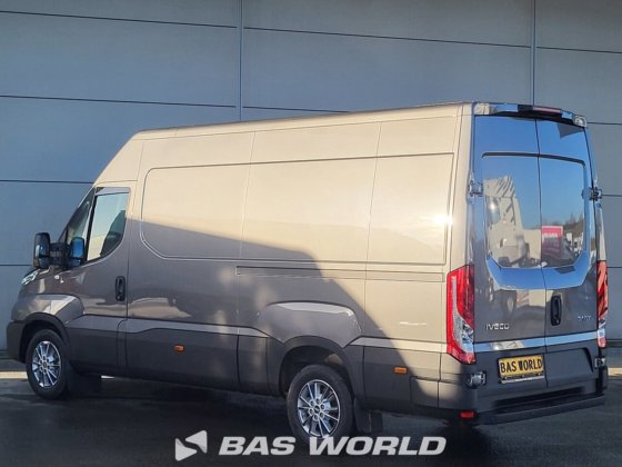 イヴェコ・デイリー 35S21 クローズド・ボックス・バン