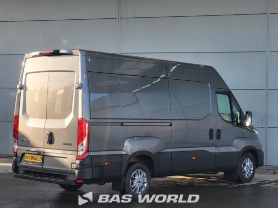 イヴェコ・デイリー 35S21 クローズド・ボックス・バン