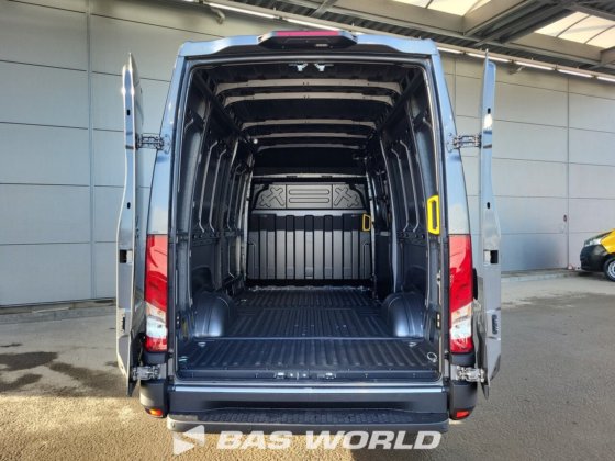 イヴェコ・デイリー 35S21 クローズド・ボックス・バン