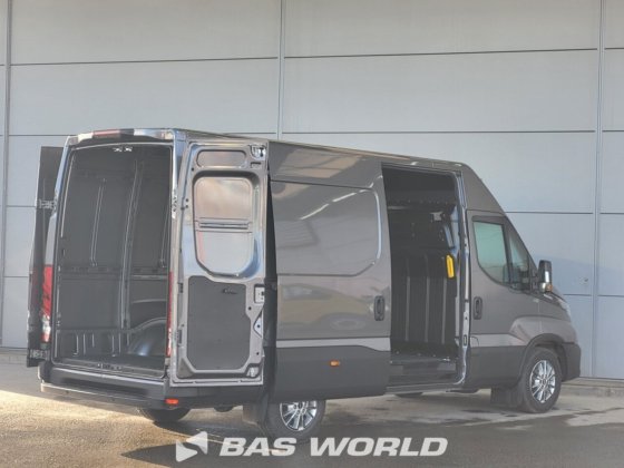 イヴェコ・デイリー 35S21 クローズド・ボックス・バン