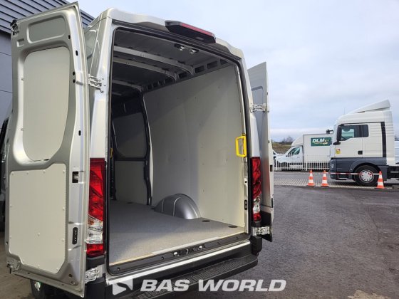 イヴェコ・デイリー 35S21 クローズド・ボックス・バン