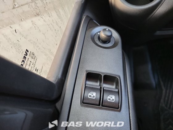 イヴェコ・デイリー 35S21 クローズド・ボックス・バン