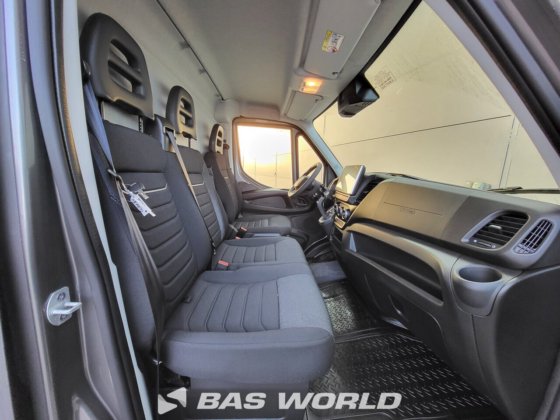 イヴェコ・デイリー 35S21 クローズド・ボックス・バン