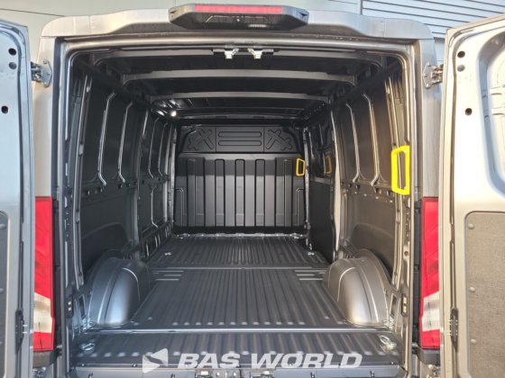 イヴェコ・デイリー 35S21 クローズド・ボックス・バン