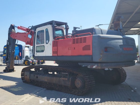 沃尔沃履带式挖掘机