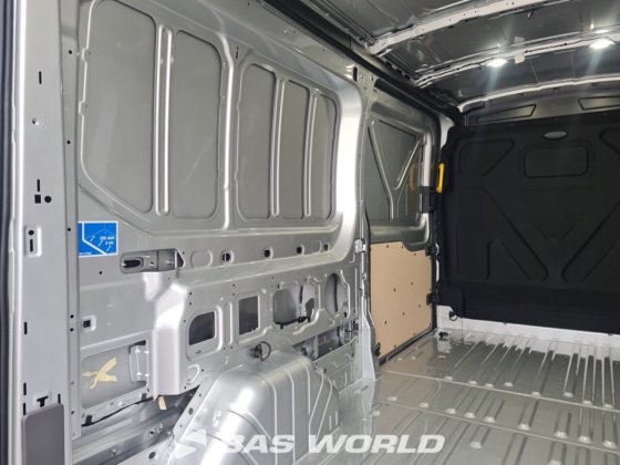 福特全顺 165pk 封闭箱式货车