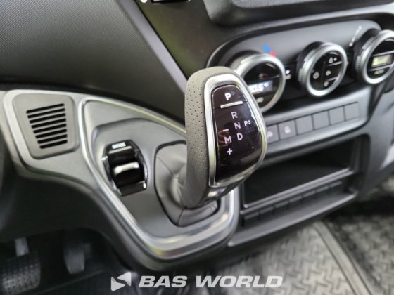 イヴェコ・デイリー 35C21 クローズド・ボックス・バン