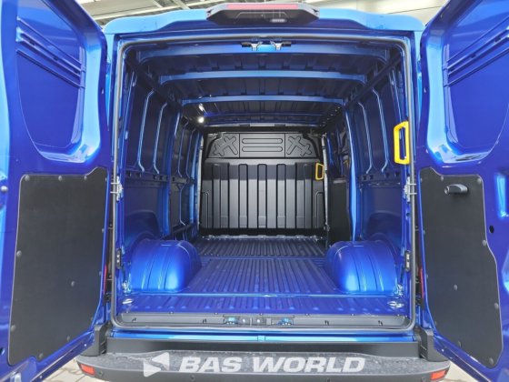 イヴェコ・デイリー 35C21 クローズド・ボックス・バン