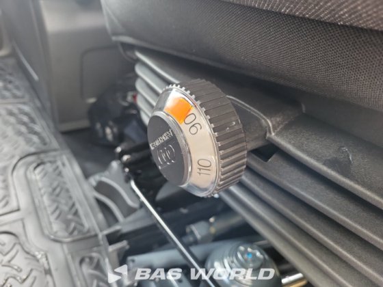 イヴェコ・デイリー 35C21 クローズド・ボックス・バン