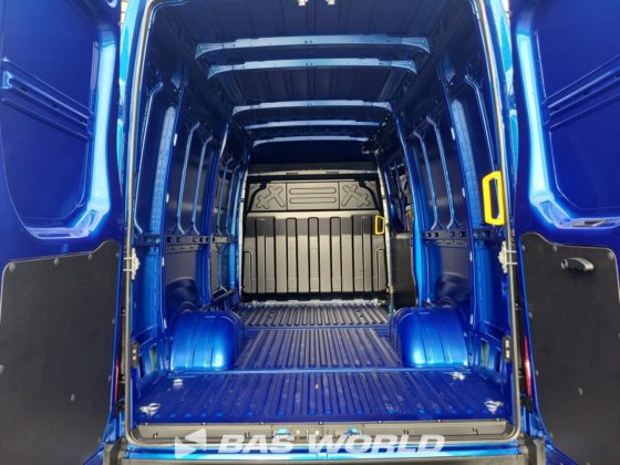 イヴェコ・デイリー 35C21 クローズド・ボックス・バン