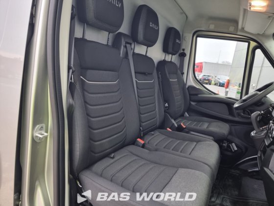 イヴェコ・デイリー 35C21 クローズド・ボックス・バン