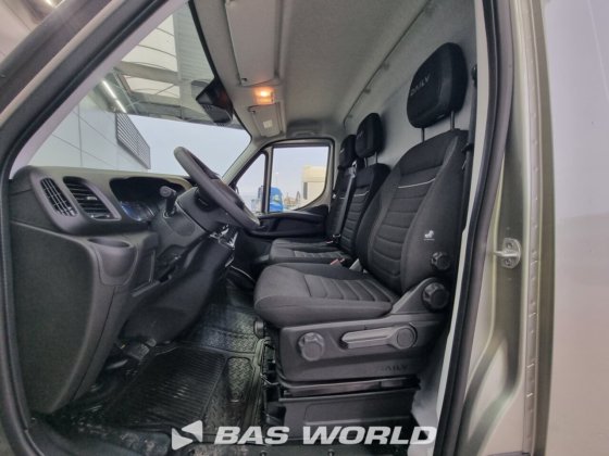 イヴェコ・デイリー 35C21 クローズド・ボックス・バン