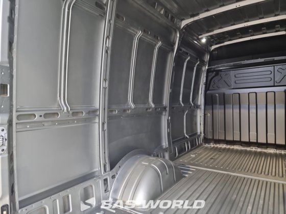 依维柯 Daily 35C21 封闭箱式货车