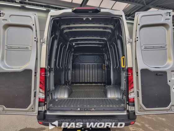 イヴェコ・デイリー 35C21 クローズド・ボックス・バン