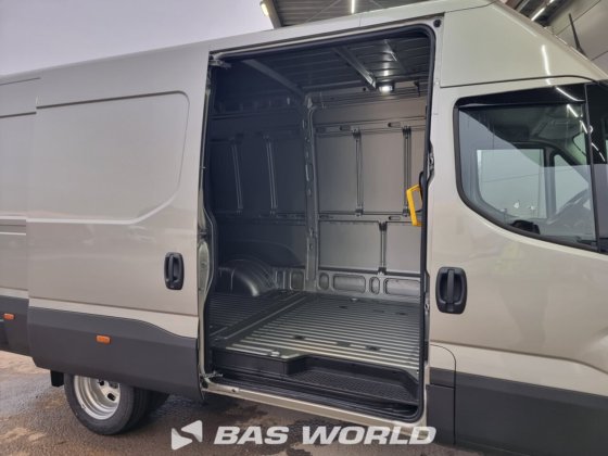 依维柯 Daily 35C21 封闭箱式货车