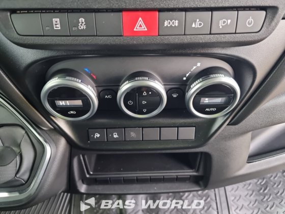 イヴェコ・デイリー 35C21 クローズド・ボックス・バン