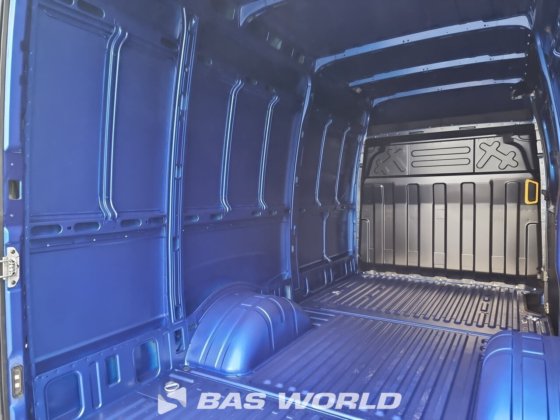 イヴェコ・デイリー 35C21 クローズド・ボックス・バン