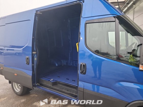 イヴェコ・デイリー 35C21 クローズド・ボックス・バン