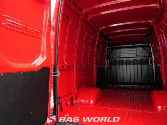 イヴェコ・デイリー 35C21 クローズド・ボックス・バン