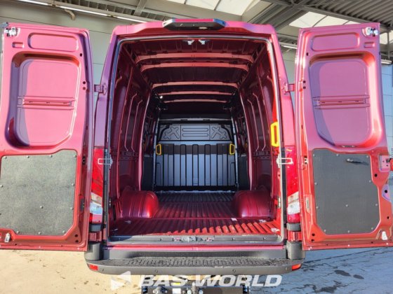 イヴェコ・デイリー 35C21 クローズド・ボックス・バン