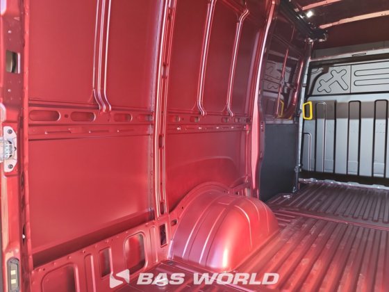 イヴェコ・デイリー 35C21 クローズド・ボックス・バン