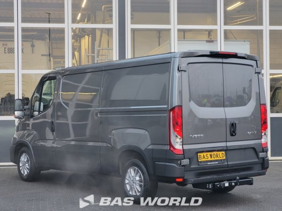 イヴェコ・デイリー 35S21 クローズド・ボックス・バン