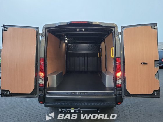 イヴェコ・デイリー 35S21 クローズド・ボックス・バン