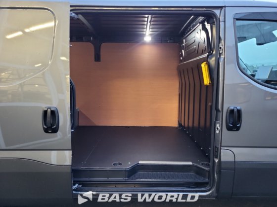 イヴェコ・デイリー 35S21 クローズド・ボックス・バン