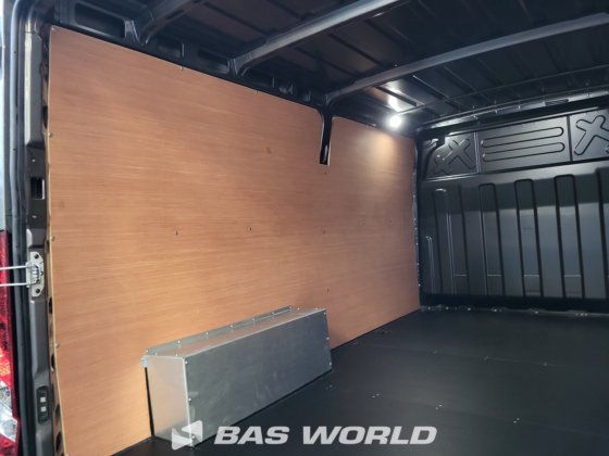 イヴェコ・デイリー 35S21 クローズド・ボックス・バン