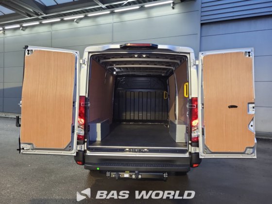 イヴェコ・デイリー 35S21 クローズド・ボックス・バン