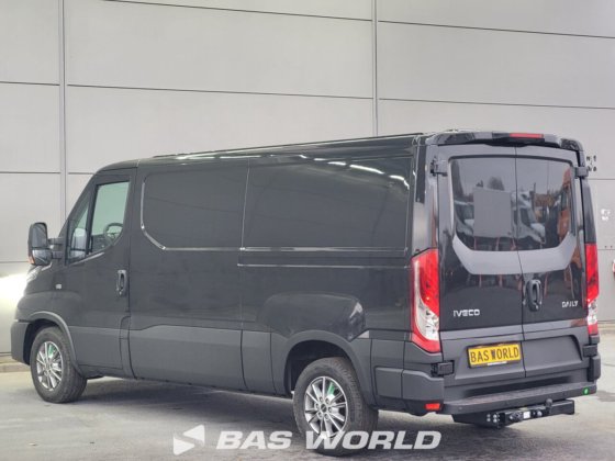 イヴェコ・デイリー 35S21 クローズド・ボックス・バン