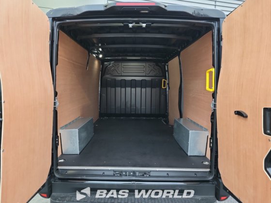 イヴェコ・デイリー 35S21 クローズド・ボックス・バン