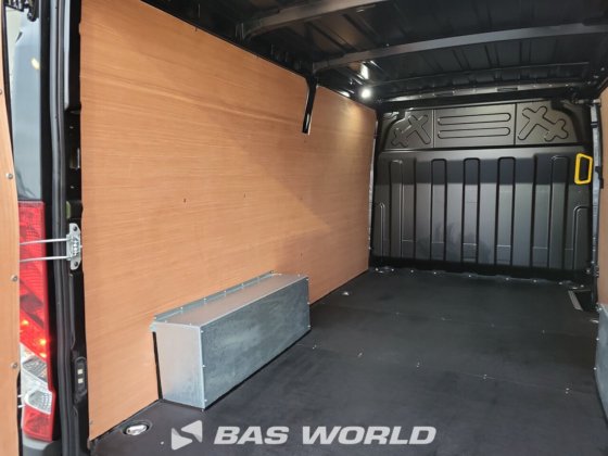 イヴェコ・デイリー 35S21 クローズド・ボックス・バン