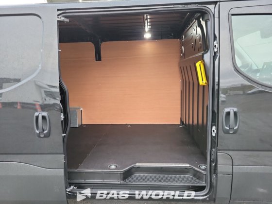 イヴェコ・デイリー 35S21 クローズド・ボックス・バン