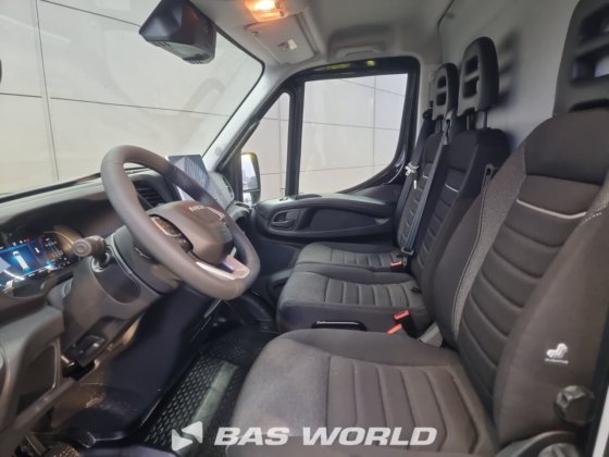 イヴェコ・デイリー 35C21 クローズド・ボックス・バン