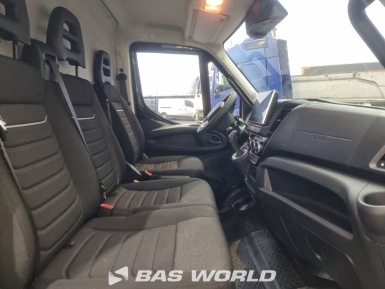 イヴェコ・デイリー 35C21 クローズド・ボックス・バン