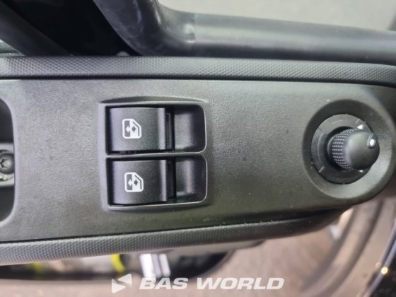 イヴェコ・デイリー 35C21 クローズド・ボックス・バン