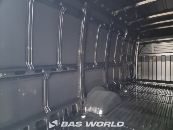 イヴェコ・デイリー 35C21 クローズド・ボックス・バン