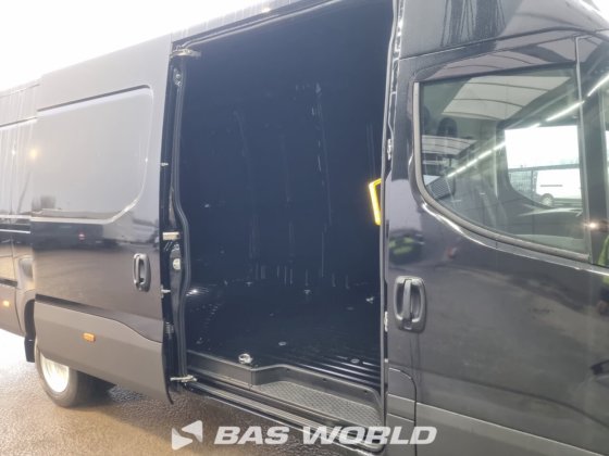 イヴェコ・デイリー 35C21 クローズド・ボックス・バン