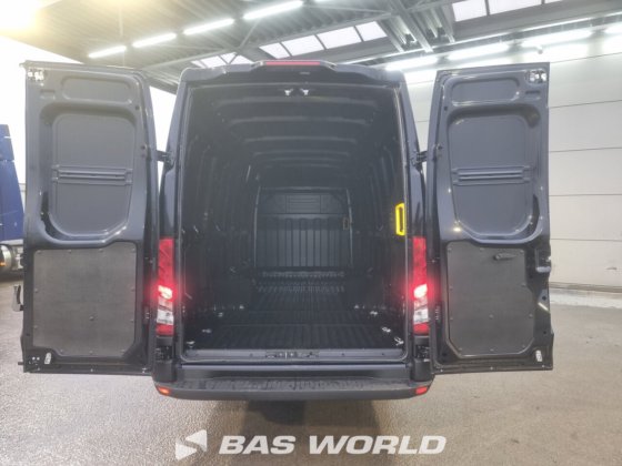 イヴェコ・デイリー 35C21 クローズド・ボックス・バン