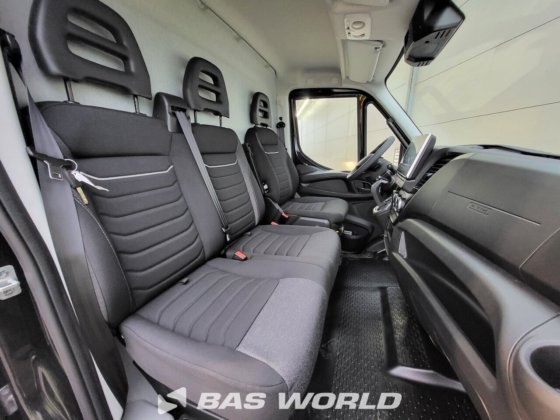 イヴェコ・デイリー 35C21 クローズド・ボックス・バン