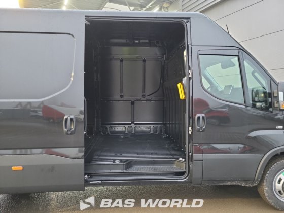 イヴェコ・デイリー 35C21 クローズド・ボックス・バン