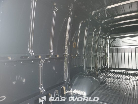 イヴェコ・デイリー 35C21 クローズド・ボックス・バン